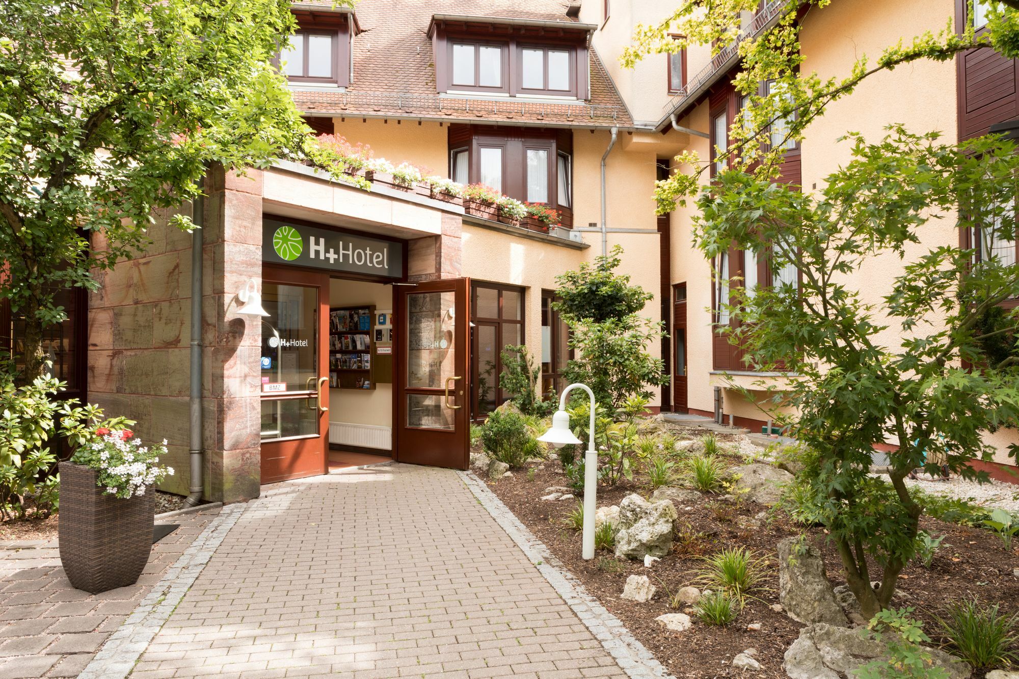 H+ Hotel Nuernberg Bagian luar foto